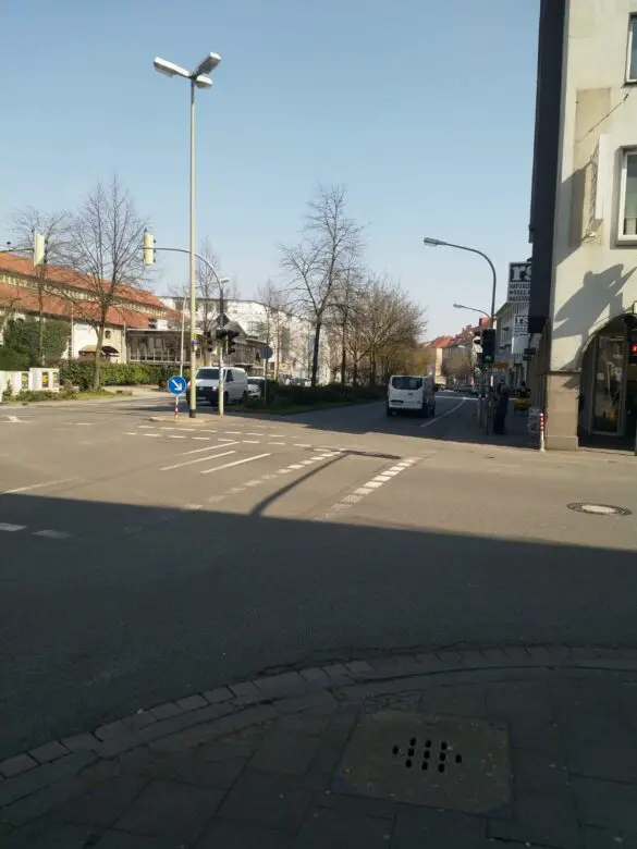 Das Leben muss weitergehen – Ein Freitagmittag am Rosenplatz