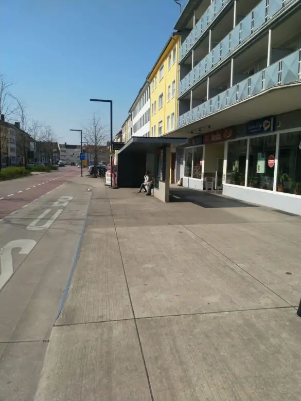 Das Leben muss weitergehen – Ein Freitagmittag am Rosenplatz