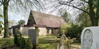 Karfreitag auf dem Friedhof Schinkel. / Foto: Wolfgang Niemeyer