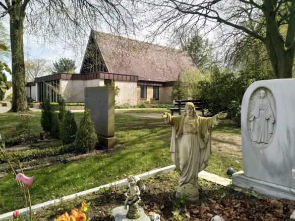 Karfreitag auf dem Friedhof Schinkel Karfreitag auf dem Friedhof Schinkel. / Foto: Wolfgang Niemeyer