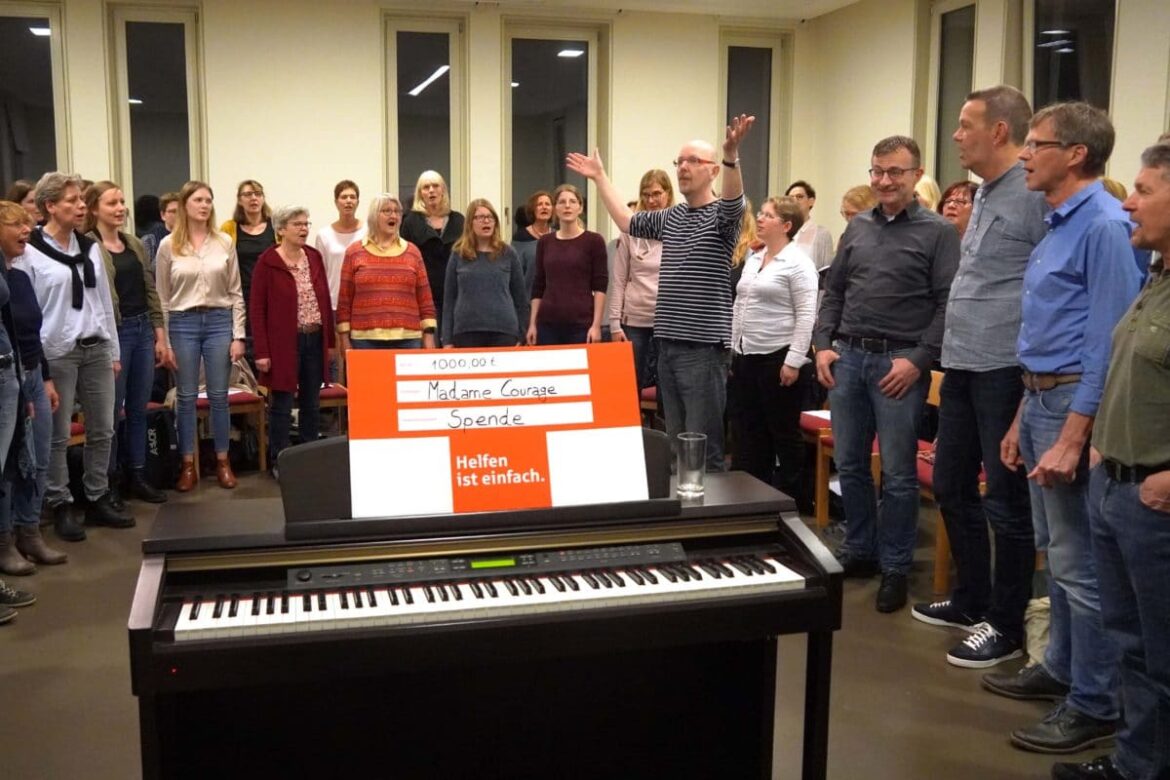 : Der Popchor POCODELA MUSICA unterstützt das Projekt Madame Courage, damit alleinerziehende Studierende trotz finanzieller Not ihren Studienabschluss machen können.