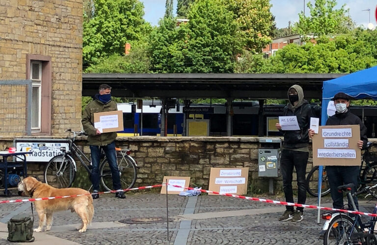 Schweigende Demonstration der Lockdown-Gegner