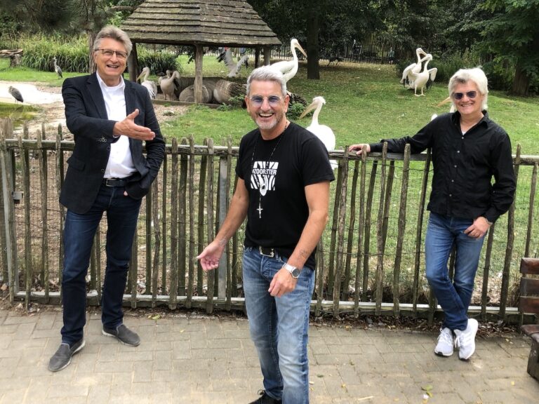 Zoo-Präsident Dr. Fritz Brickwedde, Charity-Läufer John McGurk und Zoo-Geschäftsführer Andreas Busemann