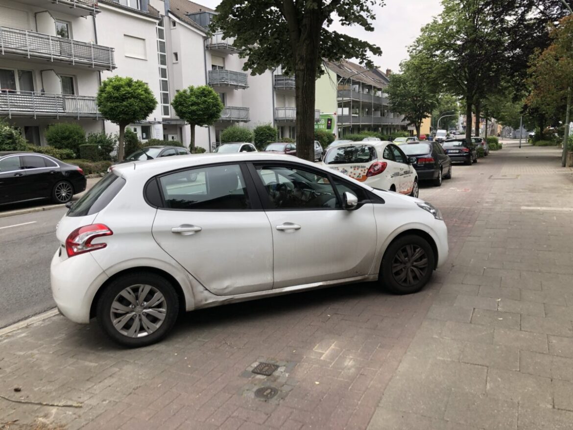 Falsches Parken (Symbolbild) / Foto: Heiko Pohlmann