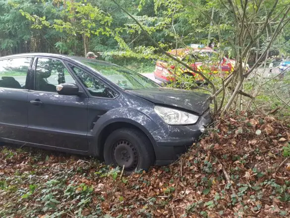 2020-09-13_Unfall-zwei-PKW-Atter-Osnabrueck-004 PKW-Unfall in Osnabrück-Atter endet im Wald