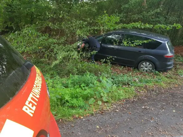 2020-09-13_Unfall-zwei-PKW-Atter-Osnabrueck-005 PKW-Unfall in Osnabrück-Atter endet im Wald