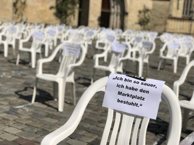 Azubis des Öffentlichen Dienstes protestieren auf dem Osnabrücker Marktplatz