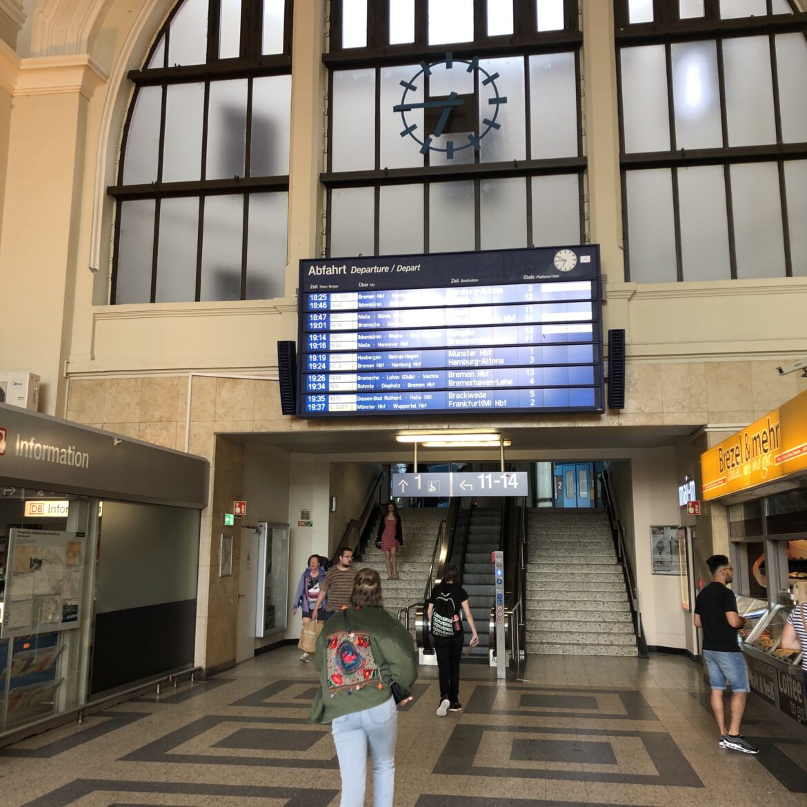 Abfahrttafel Hauptbahnhof Osnabrück