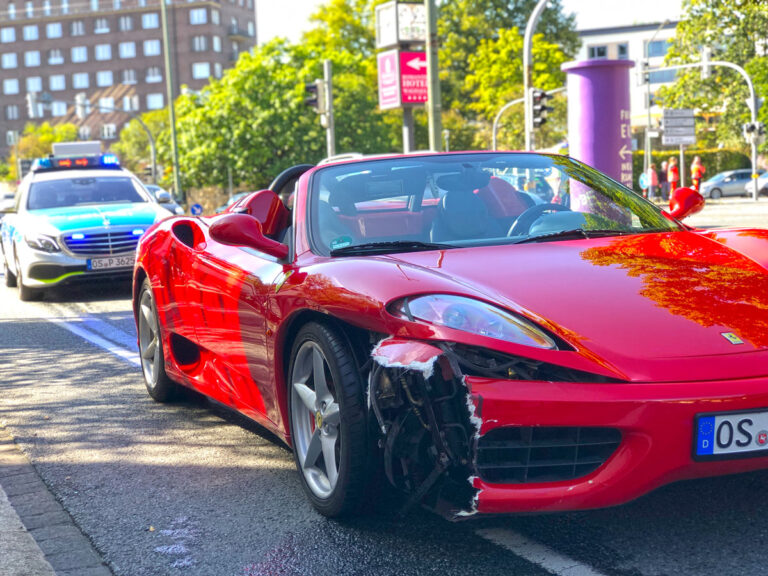 Ferrari-Unfall am Rißmüllerplatz in Osnabrück