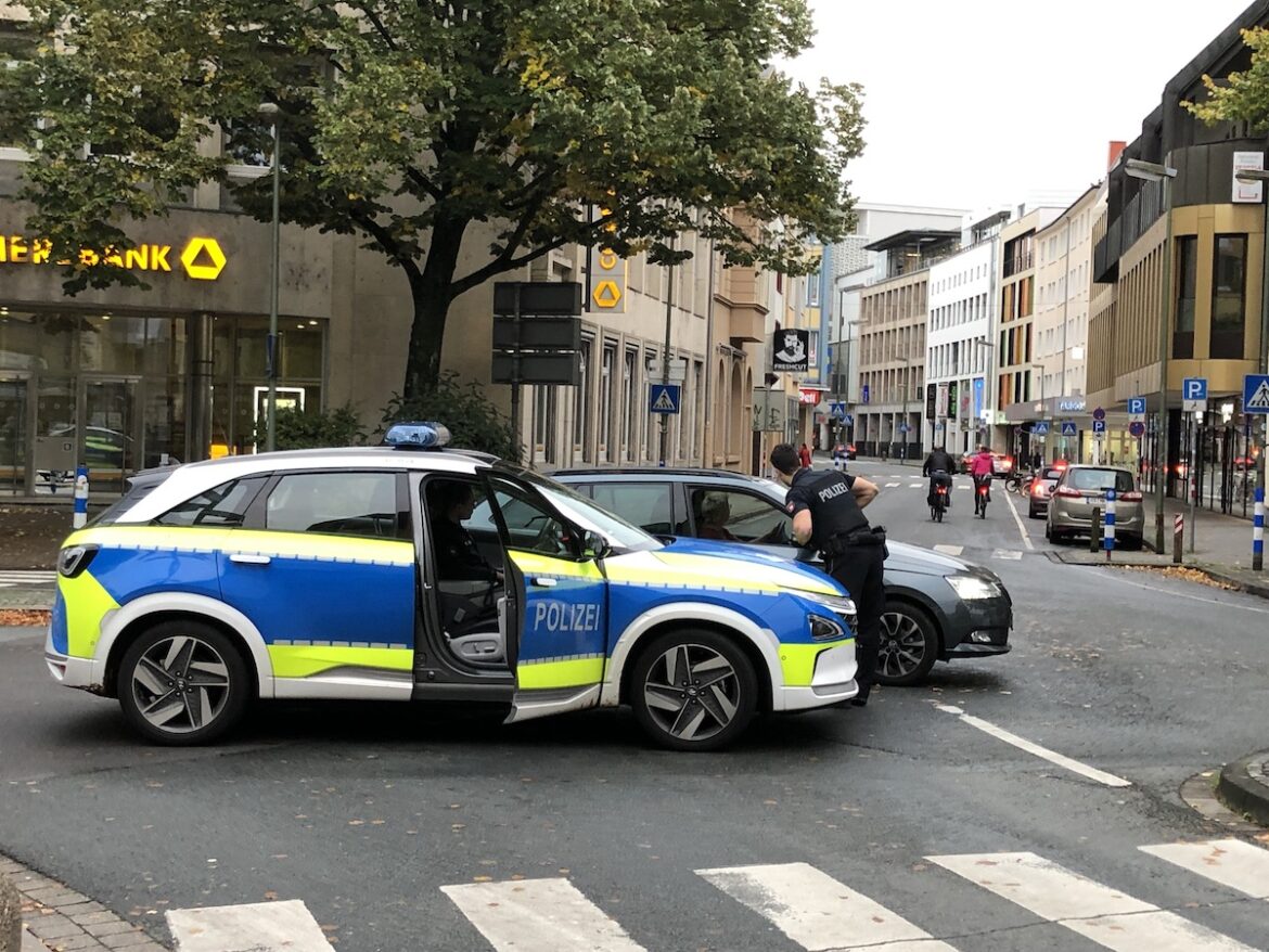 Die Polizei sperrte die Zufahrt zur Ursulaschule ab