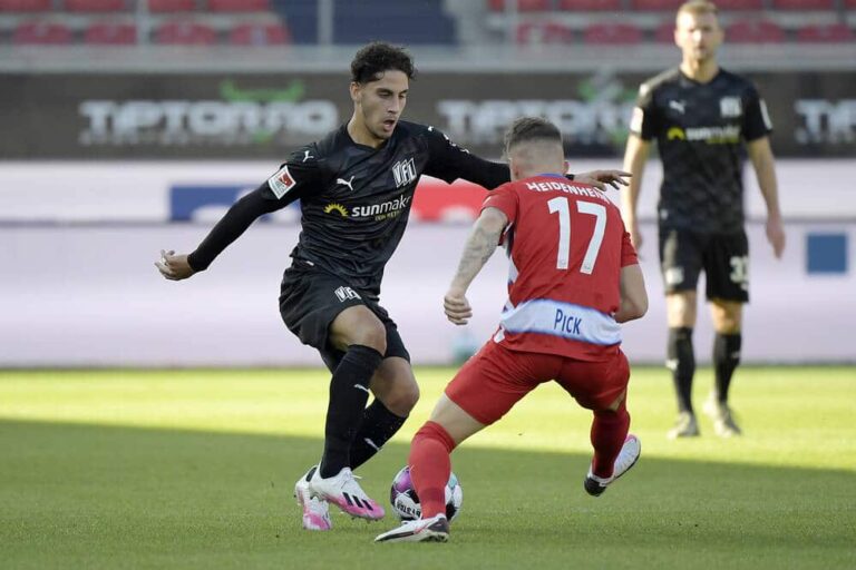 VfL-Neuzugang Ludovit Reis im Duell mit Florian Pick (FC Heidenheim), Foto: imago images / Jan Huebner