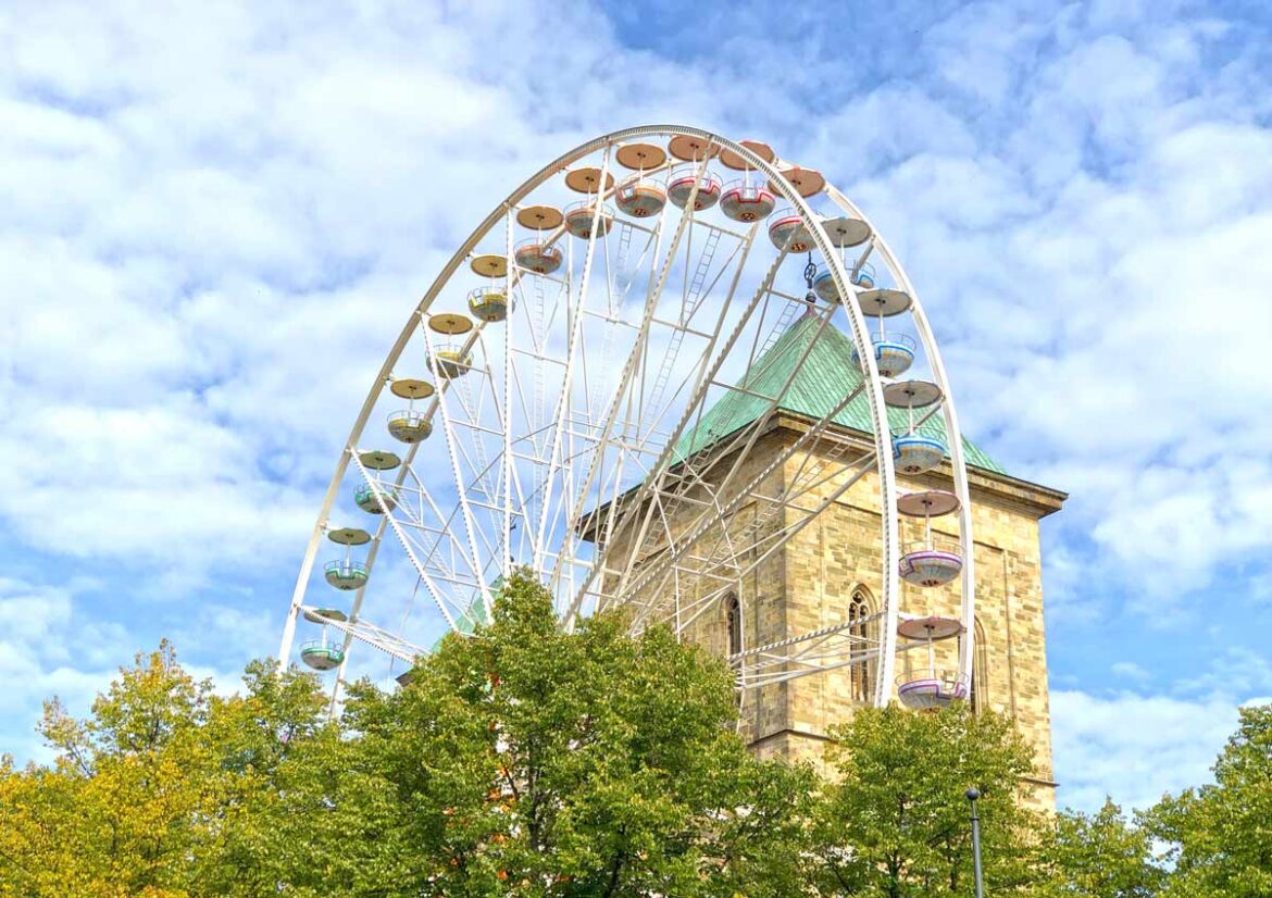 Riesenrad vor dem Osnabrücker Dom