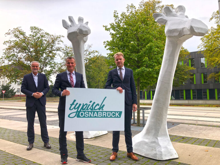 Stellten die neue Fachkräftekampagne vor (v.l.n.r): Oberbürgermeister Wolfgang Griesert, WFO-Geschäftsführer Ralf Minning und VWO-Vorsitzender Niklas Sievert.