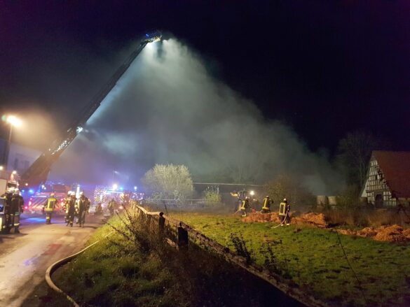 2020-11-14_Feuer-Brand-Strohlager-Bad-Essen-Landkreis-Osnabrueck-001 Brand eines Strohlagers in Bad Essen im Landkreis Osnabrück