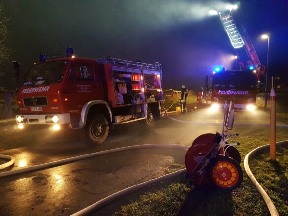 2020-11-14_Feuer-Brand-Strohlager-Bad-Essen-Landkreis-Osnabrueck-006 Brand eines Strohlagers in Bad Essen im Landkreis Osnabrück