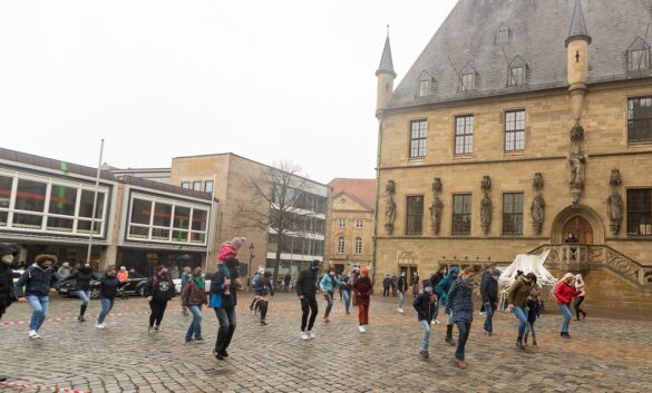 D1X21239 Hier wird der "Jerusalema" getanzt, Foto: Dieter Reinhard