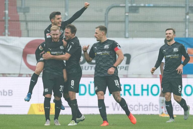 Torjubel nach dem 1:2 gegen den SSV Jahn Regensburg, Foto: imago images / Passion2Press