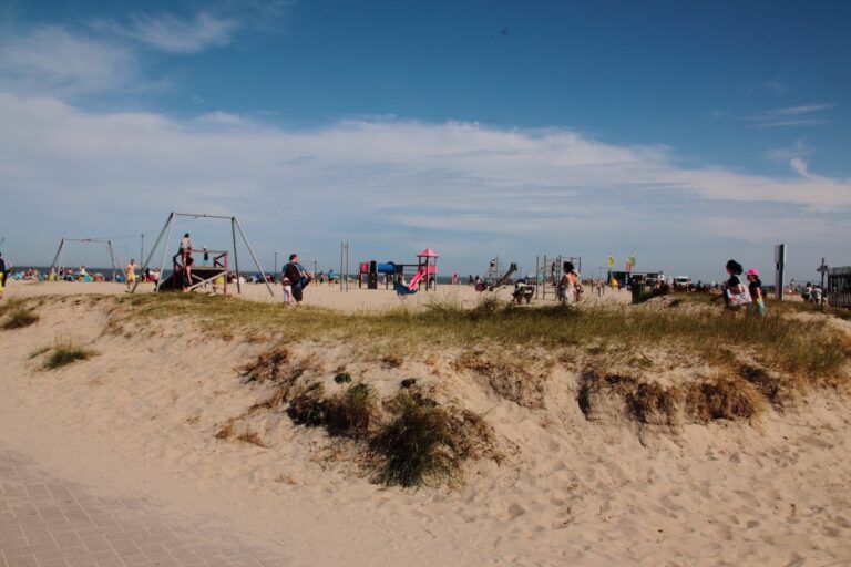 Der große Sandstrand in Schillig fasziniert und begeistert seit Jahren gleichermaßen große und kleine Urlauber!