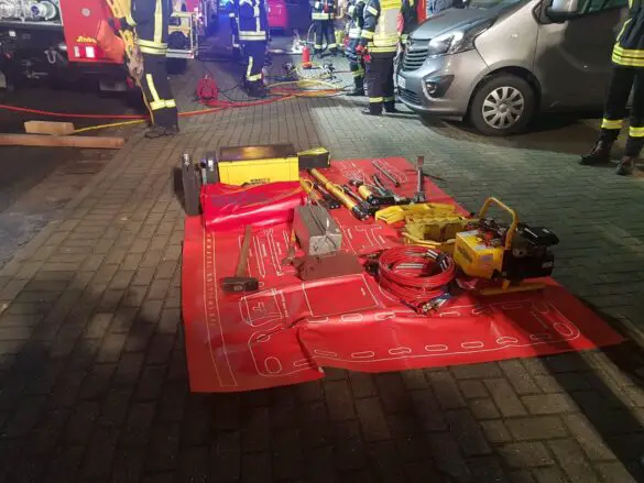 PKW kippt in Hofeinfahrt in Bad Iburg