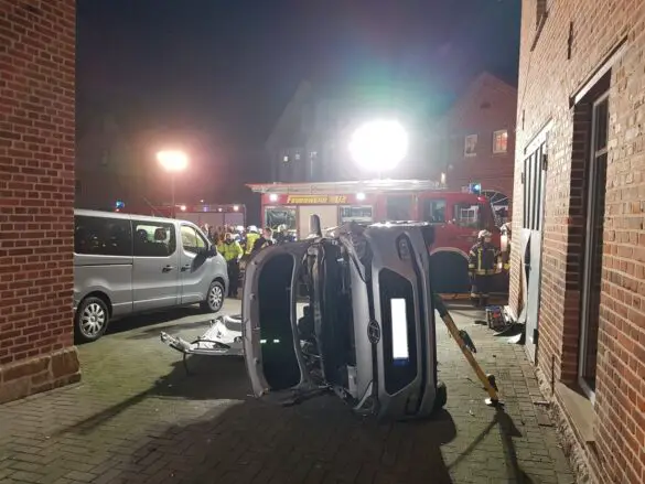 PKW kippt in Hofeinfahrt in Bad Iburg