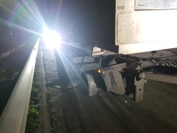 2020-12-16_VU-PKW-gegen-LKW-Reifen-BAB1-Osnabrueck-001 Unfall mit PKW durch LKW-Reifen auf der Autobahn bei Osnabrück