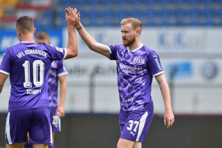 Torschütze Sebastian Kerk (rechts) und Niklas Schmidt beim Testspiel gegen den SV Meppen am 24.08.2020 in der Hänsch-Arena, Foto: imago images / osnapix