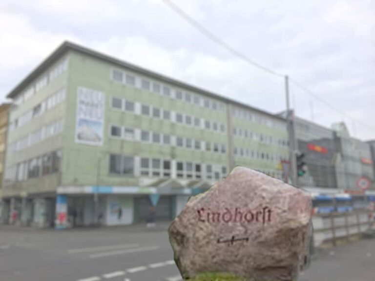 Der "Stein des Anstoßes" auf dem Neumarkt (unter Verwendung eines Fotos von Celle heute)