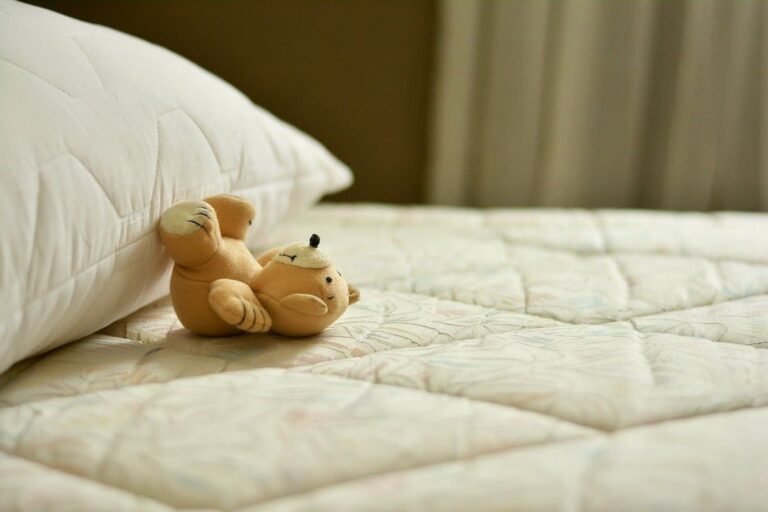 Symbolbild: Matratze, Bett