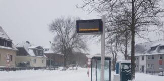 Bushaltestelle im Schnee