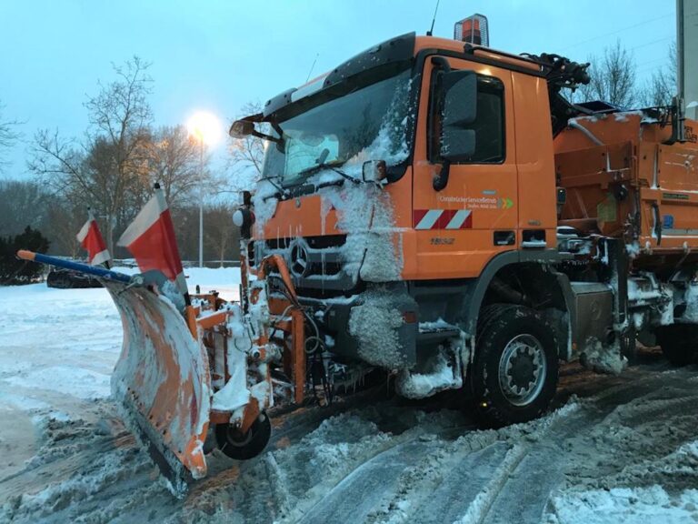 Räumfahrzeug des OSB im Dauereinsatzt, Foto: OSB, Detlef Schnier