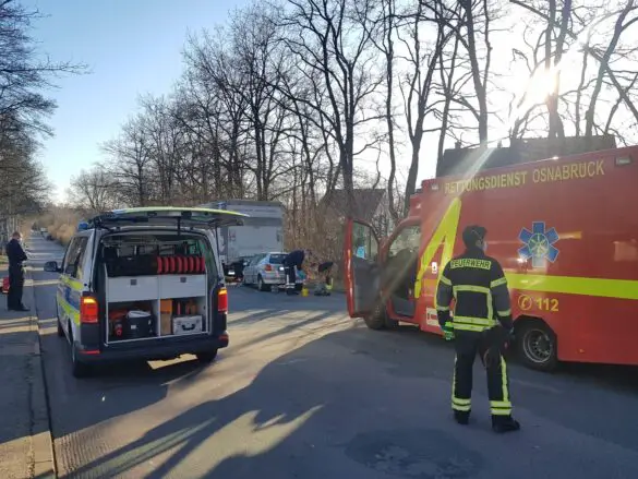 PKW prallt gegen LKW in Osnabrück-Dodesheide [Update]