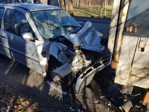 PKW prallt gegen LKW in Osnabrück-Dodesheide [Update]