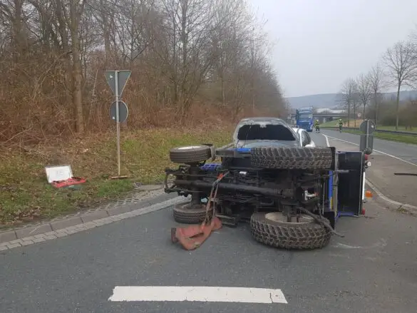 Unfall mit Kleintraktor und zwei PKW in Bad Rothenfelde, Landkreis Osnabrück