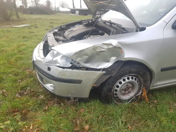 Unfall mit Kleintraktor und zwei PKW in Bad Rothenfelde, Landkreis Osnabrück