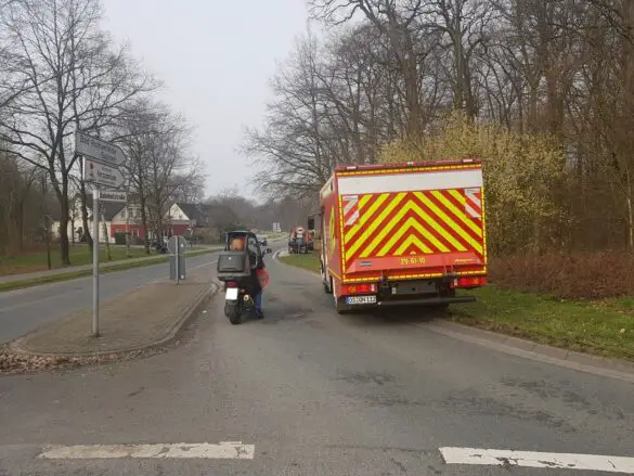 Unfall mit Kleintraktor und zwei PKW in Bad Rothenfelde, Landkreis Osnabrück
