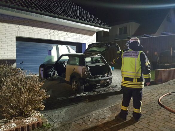 Nachbarn löschen PKW-Brand in Belm bei Osnabrück