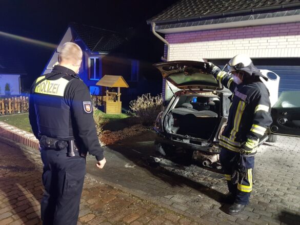 Nachbarn löschen PKW-Brand in Belm bei Osnabrück