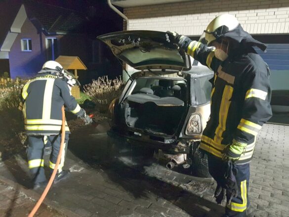 Nachbarn löschen PKW-Brand in Belm bei Osnabrück