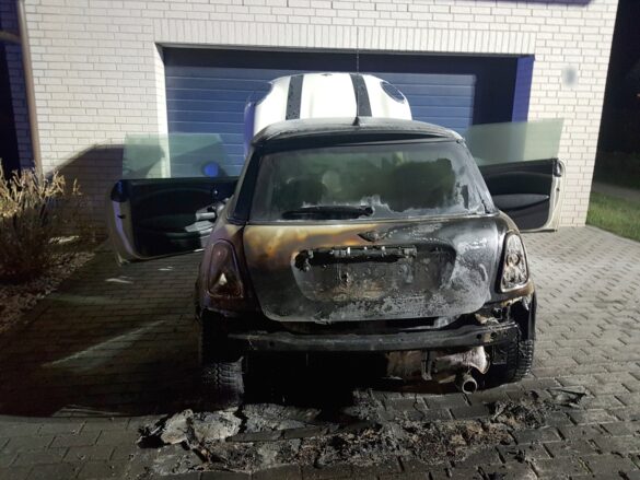 Nachbarn löschen PKW-Brand in Belm bei Osnabrück