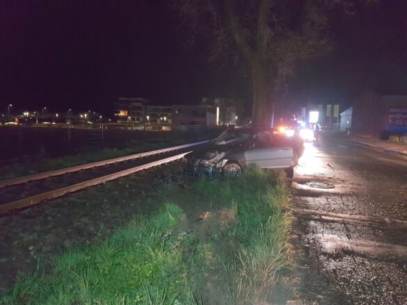 Fahrt unter Alkoholeinfluss: Betrunkener kollidiert mit Straßenlaterne in Bad Essen [Update]