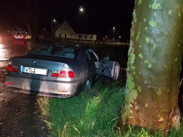 Fahrt unter Alkoholeinfluss: Betrunkener kollidiert mit Straßenlaterne in Bad Essen [Update]