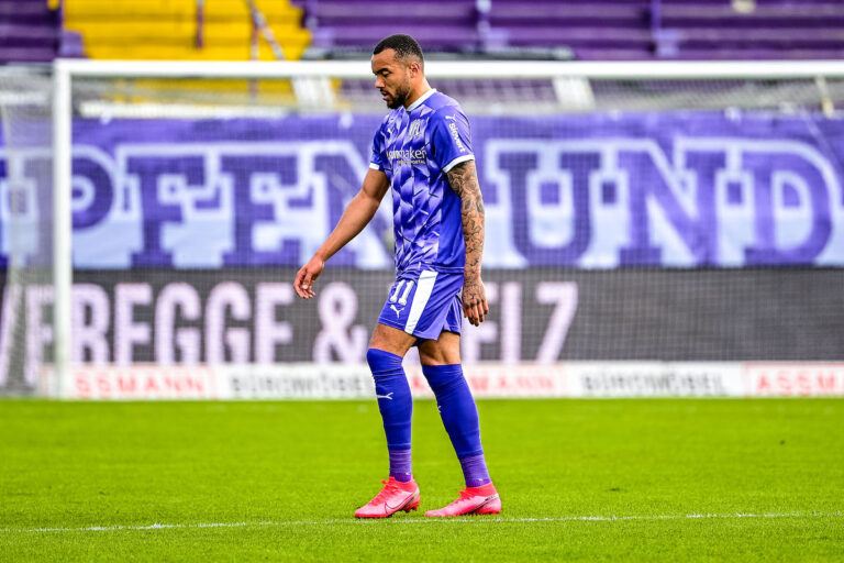 Jay-Roy Grot enttäuscht nach der Niederlage gegen Düsseldorf, Foto: Revierfoto / Niemeyer