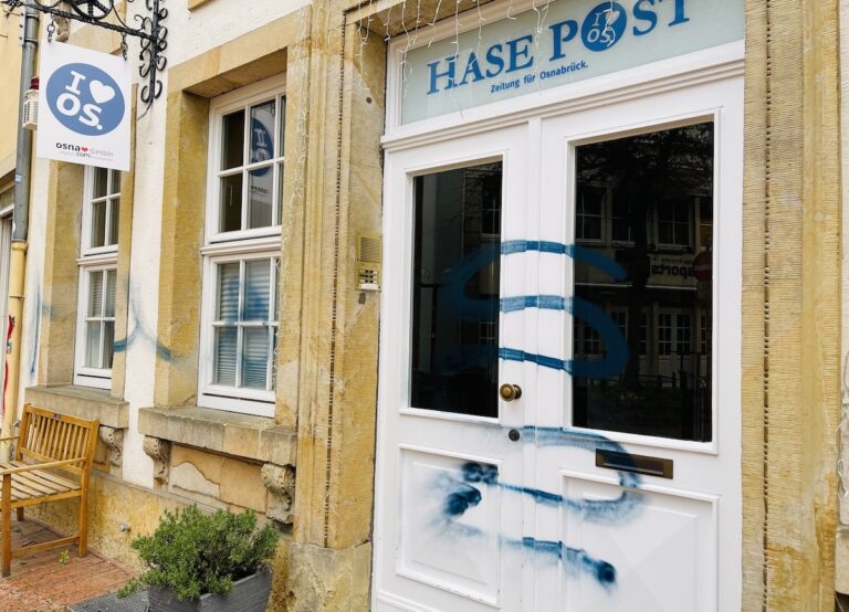 Schmiererei an Hasepost-Fassade
