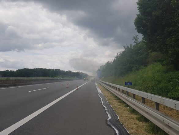 PKW brennt auf Autobahn A30 bei Osnabrück aus