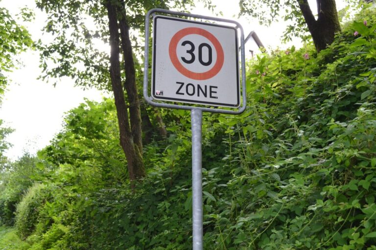 Symbolfoto: 30er Zone.