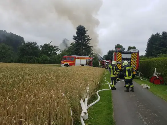 2021-07-16_Feuer-Dachstuhl-Wohnhausbrand-Hagen-LK-Osnabrueck-002 Großes Wohnhaus brennt in Hagen a.T.W. im Landkeis Osnabrück