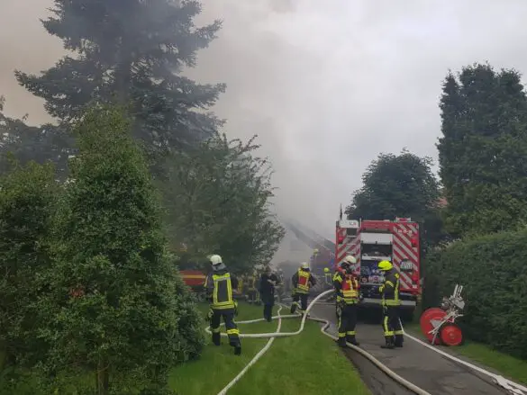 2021-07-16_Feuer-Dachstuhl-Wohnhausbrand-Hagen-LK-Osnabrueck-004 Großes Wohnhaus brennt in Hagen a.T.W. im Landkeis Osnabrück