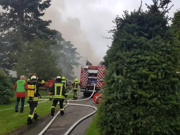 2021-07-16_Feuer-Dachstuhl-Wohnhausbrand-Hagen-LK-Osnabrueck-006 Großes Wohnhaus brennt in Hagen a.T.W. im Landkeis Osnabrück