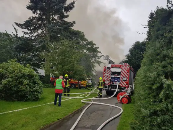 2021-07-16_Feuer-Dachstuhl-Wohnhausbrand-Hagen-LK-Osnabrueck-008 Großes Wohnhaus brennt in Hagen a.T.W. im Landkeis Osnabrück