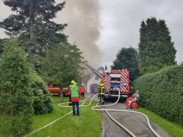 2021-07-16_Feuer-Dachstuhl-Wohnhausbrand-Hagen-LK-Osnabrueck-009 Großes Wohnhaus brennt in Hagen a.T.W. im Landkeis Osnabrück